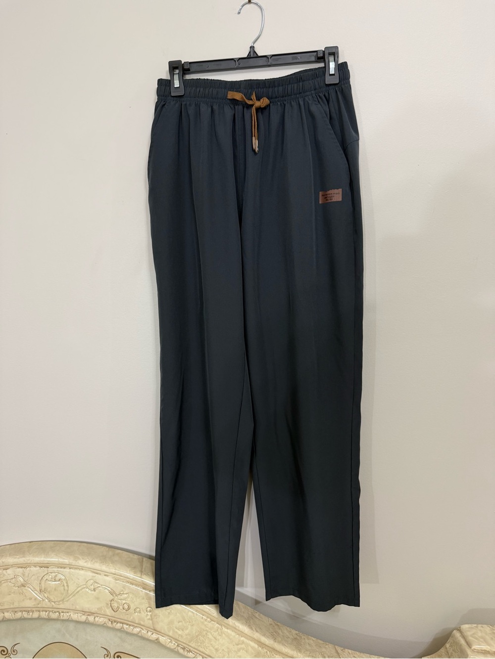 Men's Size Medium Gray Drawstring Joggers with Contrast Cord Lightweight EUC